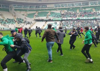 Bursaspor-Amedspor maçı öncesi futbolcular arasında arbede çıktı