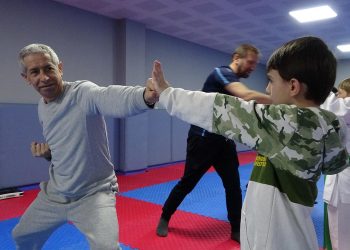 Çocuklar aileleriyle birlikte ‘karateci’ oldu