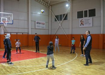 Depremzede çocukların yüzü sporla gülüyor