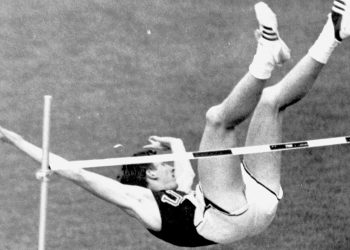 Yüksek atlamaya çağ atlatan sporcu Dick Fosbury vefat etti