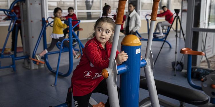 Down sendromlu çocuklar sporla sosyalleşiyor