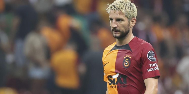 Galatasaray Dries Mertens ile yola devam etmek istiyor