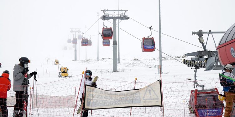 Erciyes Kayak Merkezi’nde sezon devam ediyor