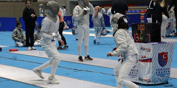 Eskrim Kılıç Açık Turnuvası Karabük’te başladı