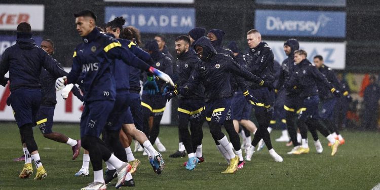 Fenerbahçe’de kamp kadrosu belli oldu