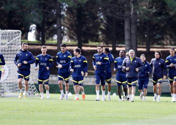 Fenerbahçe’de Sevilla maçının kadrosu şekilleniyor