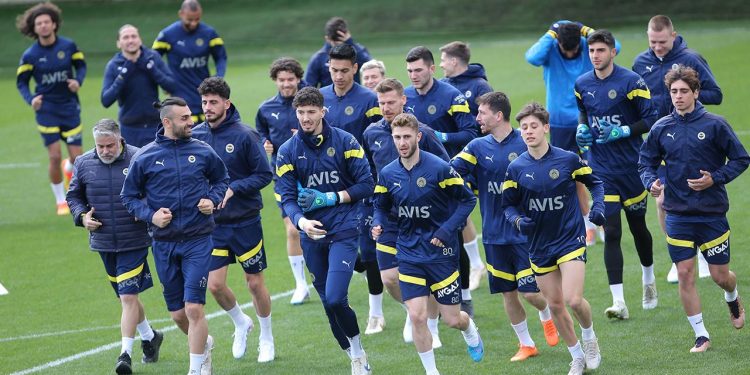 Fenerbahçe’de Valencia ve Emre Mor sahada çalıştı