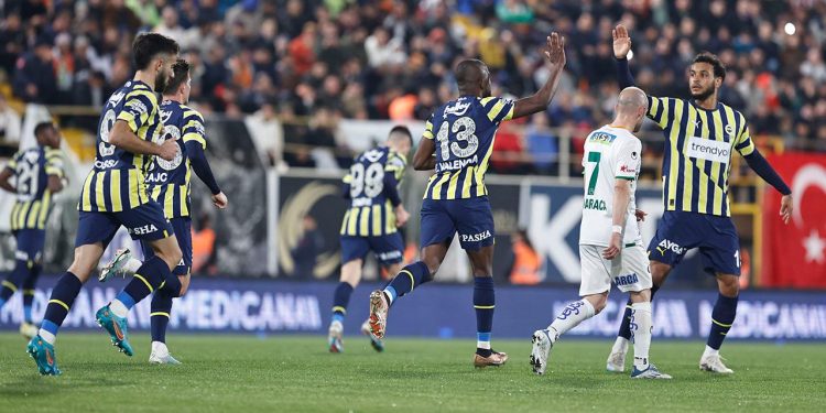 Fenerbahçe geriden gelerek kazandı