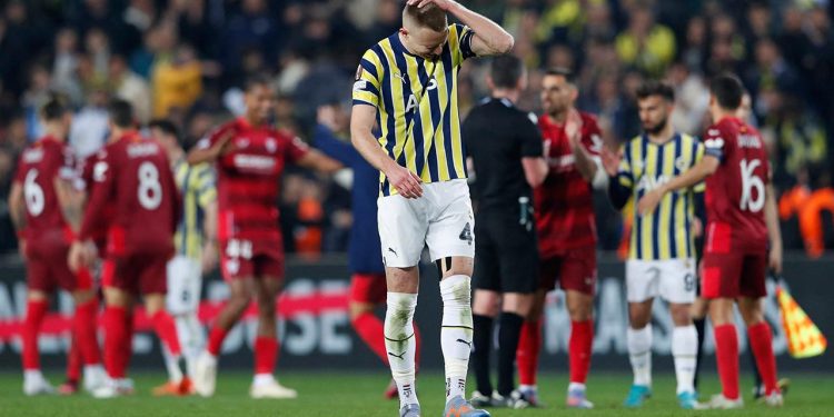 Fenerbahçe Avrupa kupalarına veda etti