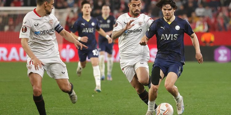 Fenerbahçe, Sevilla karşısında tur peşinde