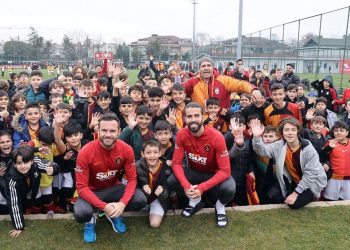 Galatasaraylı futbolculardan “Biz Beraberiz” futbol turnuvasına destek