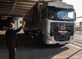 Galatasaray deprem bölgesine 100. tırı gönderdi