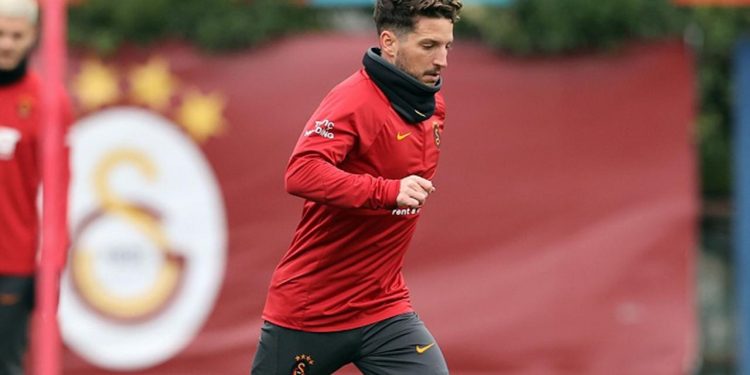 Galatasaray’da Dries Mertens takımla çalıştı