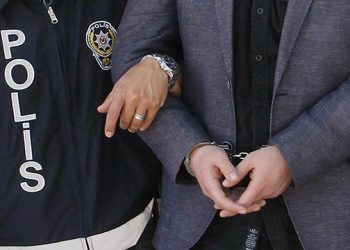 Ağrı’da uyuşturucu ele geçirilen tırın 2 şoförü tutuklandı