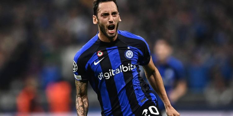 Hakan Çalhanoğlu Inter’de kalıyor