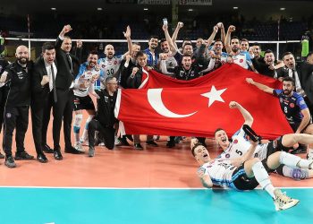 Halkbank Şampiyonlar Ligi yarı final başarısını depremzedelere armağan etti