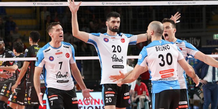 Halkbank Erkek Voleybol Takımı final için avantaj arıyor