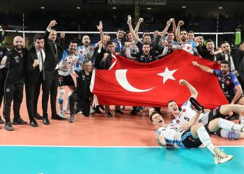 Halkbank 9 yıl sonra yarı finalde