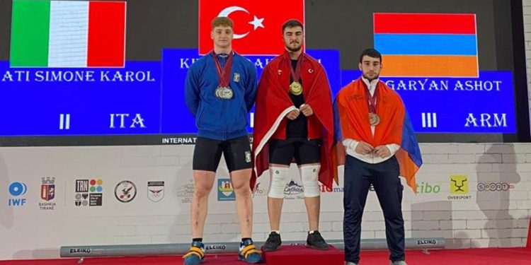 Milli halterci Sami Baki, dünya şampiyonu oldu