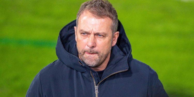 Hansi Flick futbolu bırakan Mesut Özil’i övdü