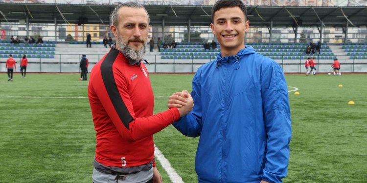 Hayali gerçek oldu oğlu ile rakip oldu