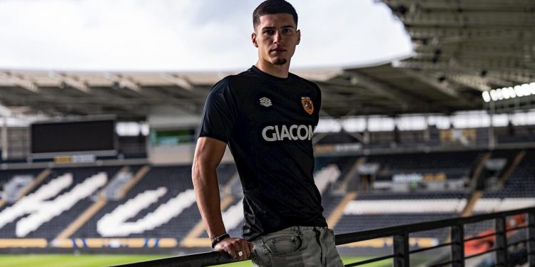 Hull City Xavier Simons’un bonservisini aldı