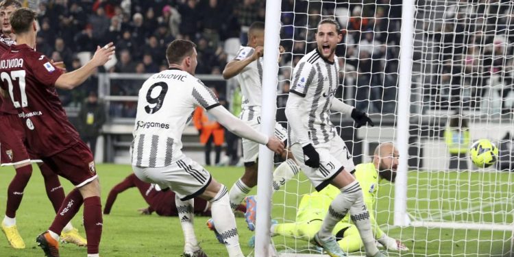 Juventus, Torino’yu 4 golle geçti