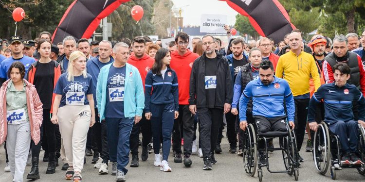 Bakan Kasapoğlu, farkındalık koşusuna katıldı