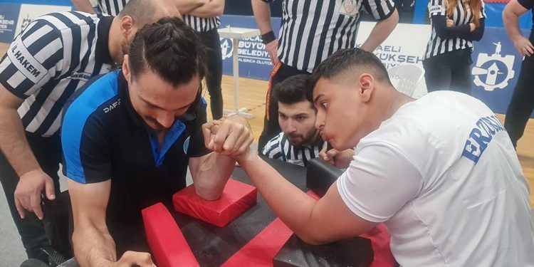 Para Bilek Güreşi Türkiye Şampiyonası Kocaeli’de düzenlendi