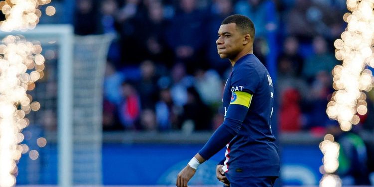 PSG evinde Rennes’e kaybetti