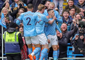 Manchester City iki golle kazandı