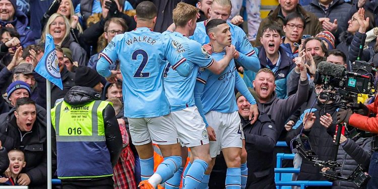 Manchester City iki golle kazandı