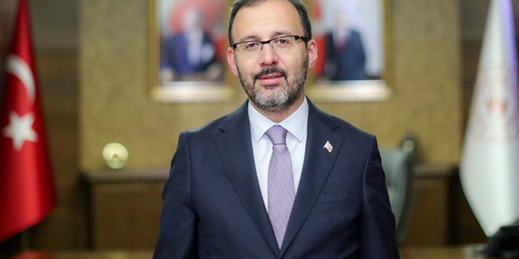 Bakan Kasapoğlu muaythai milli sporcularını tebrik etti