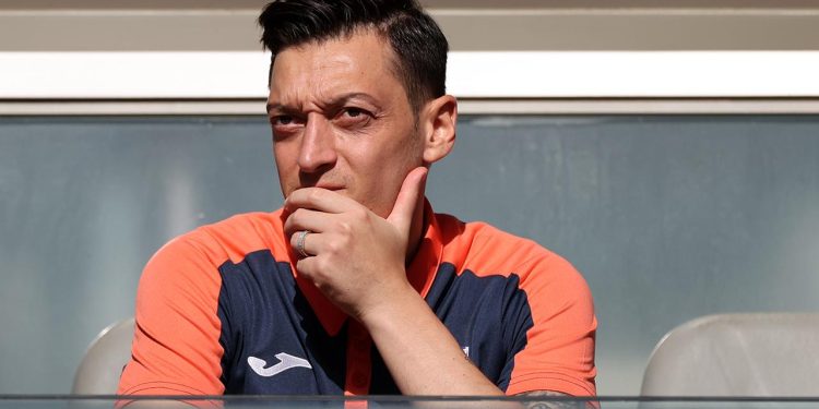 Mesut Özil 4 farklı ligde 6 takımda forma giydi