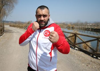 Milli boksör Ali Eren Demirezen boksa ara verdi