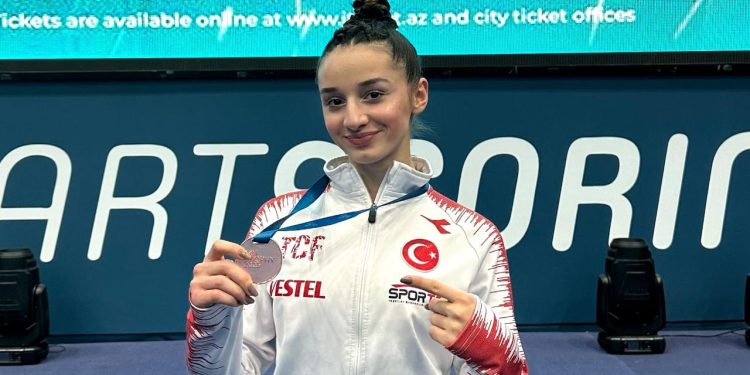 Milli cimnastikçi Sevgi Seda Kayışoğlu bronz madalya kazandı