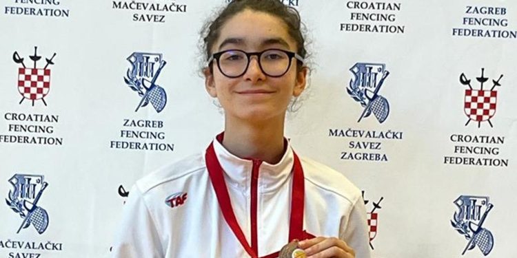 Milli eskrimci Elif Ada Yıldız bronz madalya kazandı