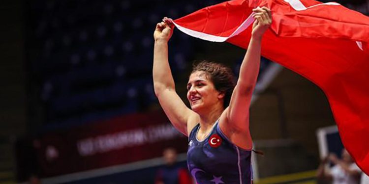 Milli güreşçi Nesrin Baş Avrupa şampiyonu oldu