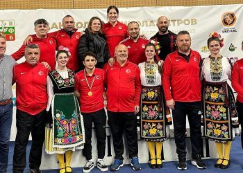 Milli güreşçiler Bulgaristan’da 12 madalya kazandı