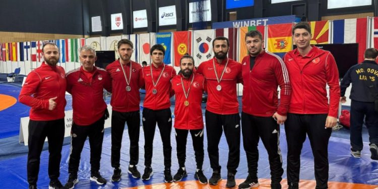 Milli güreşçiler, Bulgaristan’da 7 madalya kazandı