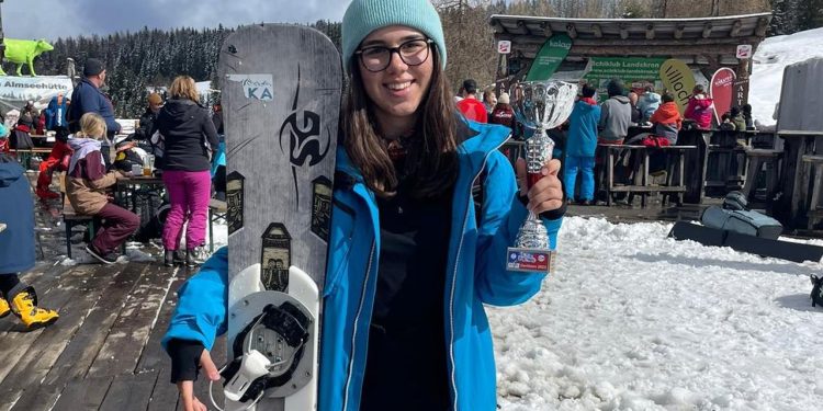 Milli snowboardcu Nisa Özsoy Avusturya’da bronz madalya kazandı