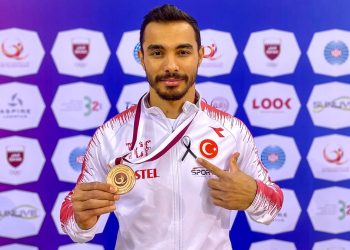 Milli sporcu Ferhat Arıcan’dan paralel barda bronz madalya