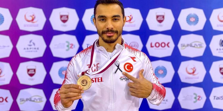 Milli sporcu Ferhat Arıcan’dan paralel barda bronz madalya