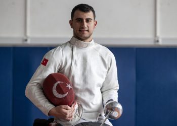 Dünya Kupası’nda şampiyon olan paralimpik eskrimci hedef büyüttü