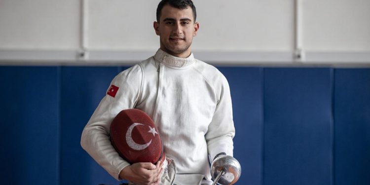 Dünya Kupası’nda şampiyon olan paralimpik eskrimci hedef büyüttü