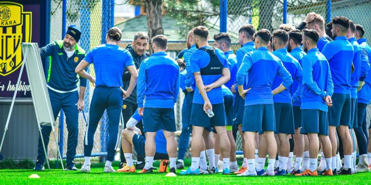 Tolunay Kafkas’tan Başakşehir değerlendirmesi