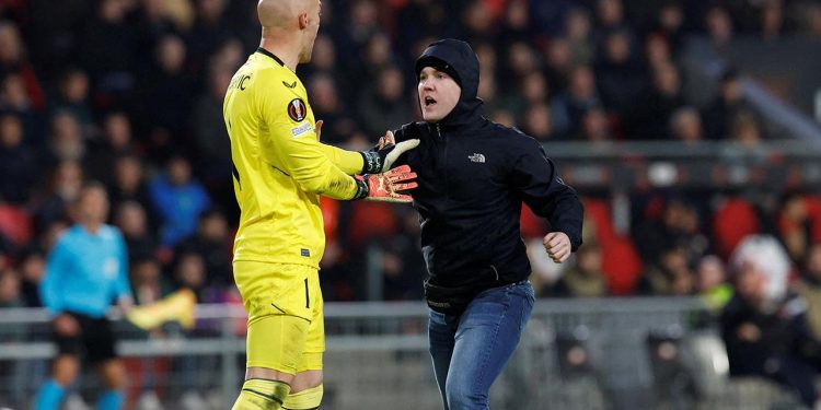 Kaleciye saldıran taraftar 40 yıl stada alınmayacak