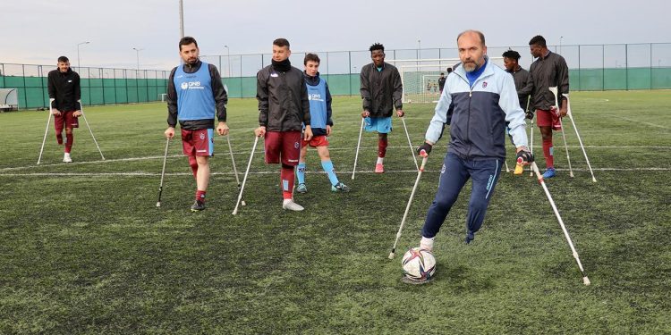 Trafik kazasında bacağını kaybetti tutkusu futbolun peşinden koşarak hayata bağlandı
