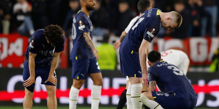 Fenerbahçe Sevilla’da yenildi