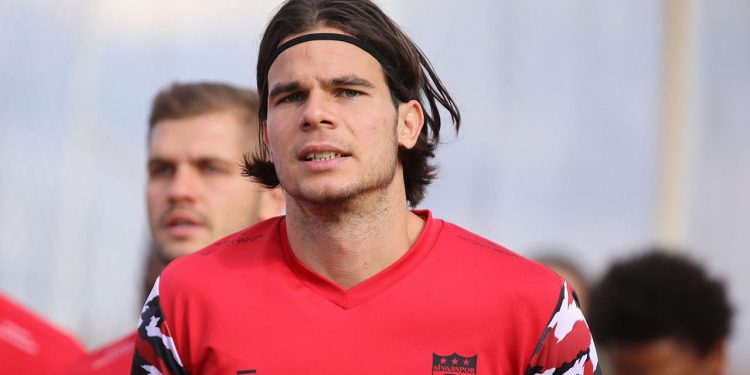 Sivasspor’da Charisis sakatlandı